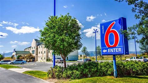 motel 6 official website.